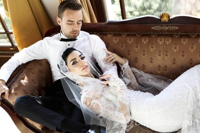 Türkiye'nin en sevilen çifti Fahriye Evcen ile Burak Özçivit oldu