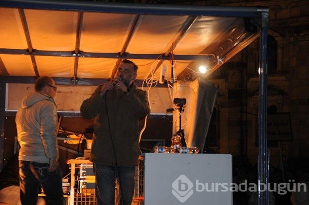 Yabancı ve İslam karşıtları yine toplandı