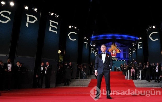 Ünlüler "James Bond" için kırmızı halıda