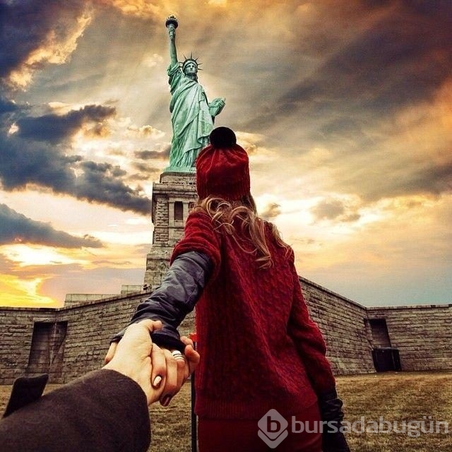 Sevgilisini her yerde takip eden fotoğrafçı