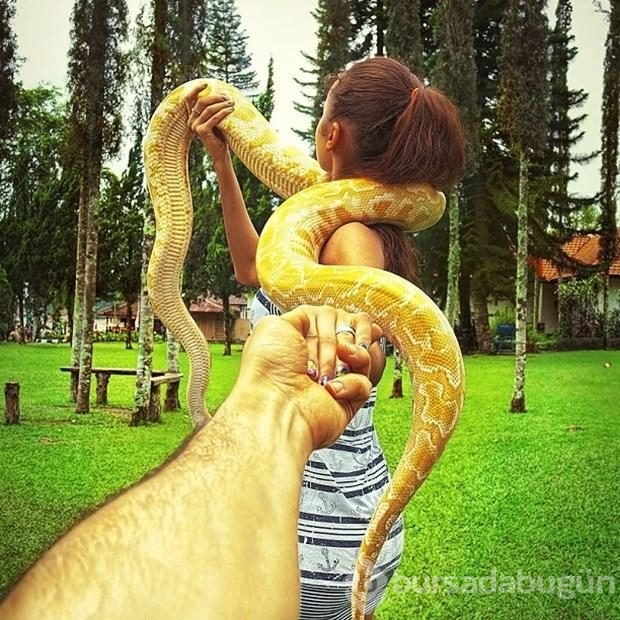 Sevgilisini her yerde takip eden fotoğrafçı