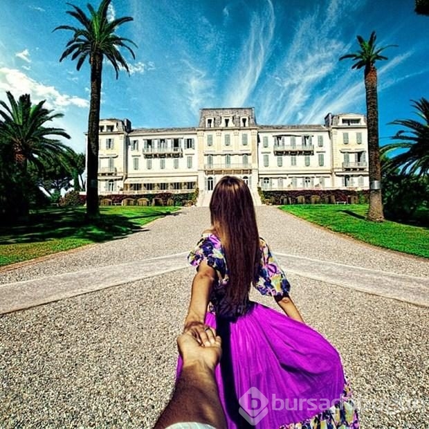 Sevgilisini her yerde takip eden fotoğrafçı