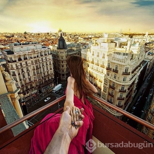 Sevgilisini her yerde takip eden fotoğrafçı