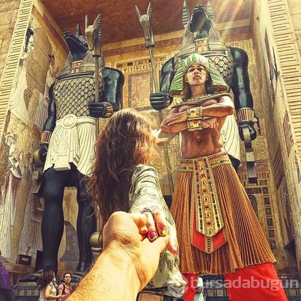 Sevgilisini her yerde takip eden fotoğrafçı