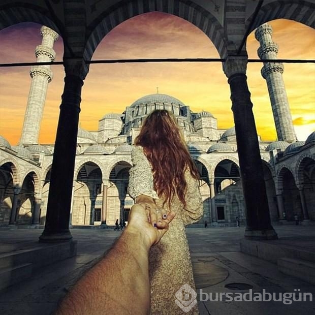 Sevgilisini her yerde takip eden fotoğrafçı