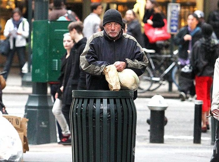 Richard Gere evsiz kılığına girerse...