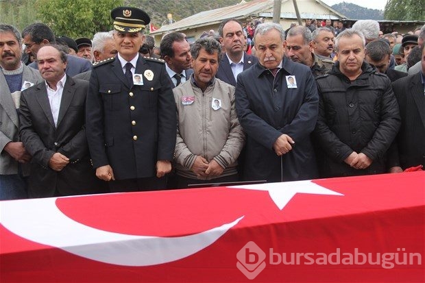 Dede torununun tabutuna böyle sarıldı