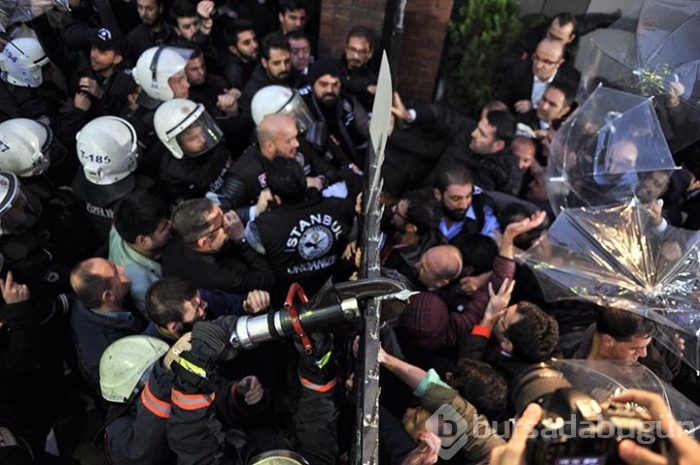 İpek Medya önünde bekleyenlere biber gazlı polis müdahalesi