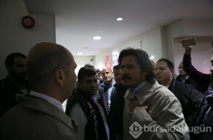 İpek Medya önünde bekleyenlere biber gazlı polis müdahalesi