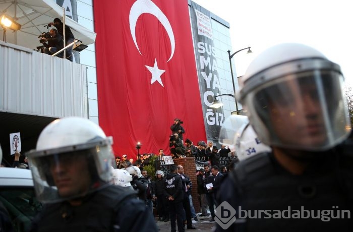 İpek Medya önünde bekleyenlere biber gazlı polis müdahalesi