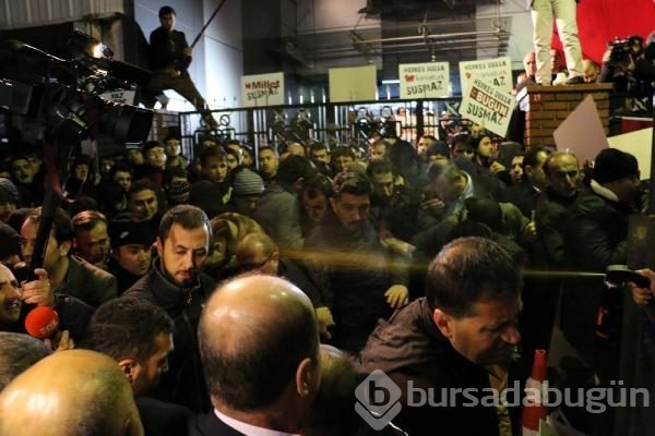 İpek Medya önünde bekleyenlere biber gazlı polis müdahalesi