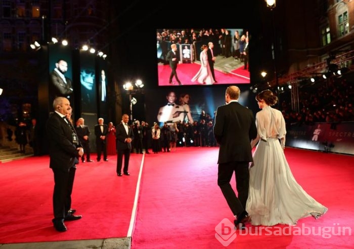 James Bond'a kraliyet galası