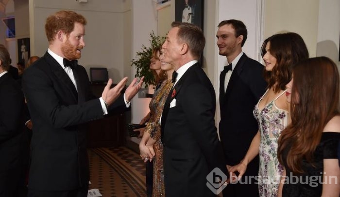 James Bond'a kraliyet galası