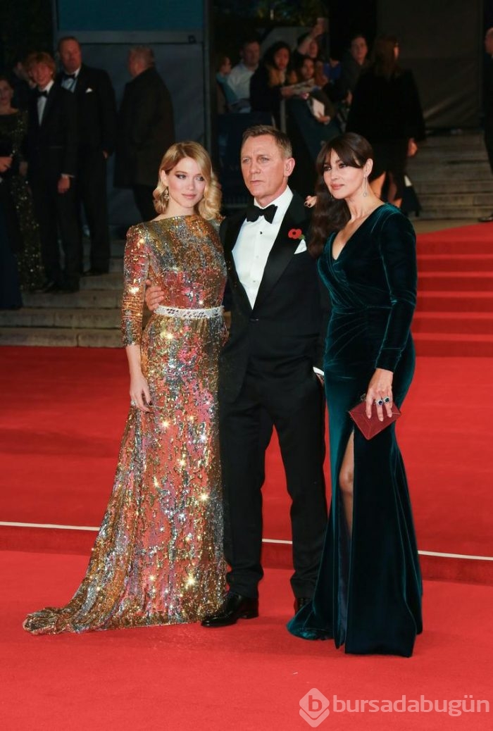 James Bond'a kraliyet galası