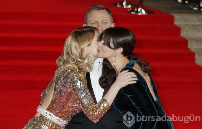 James Bond'a kraliyet galası