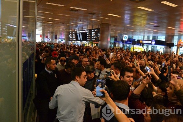 İstanbul'da CNBLUE izdihamı
