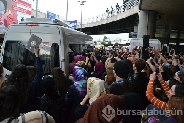 İstanbul'da CNBLUE izdihamı