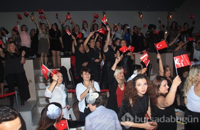 Anneler Derneği'nin renkli Cumhuriyet Kadınları gecesi...