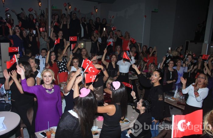 Anneler Derneği'nin renkli Cumhuriyet Kadınları gecesi...