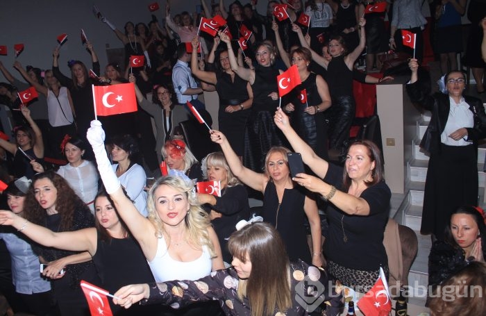 Anneler Derneği'nin renkli Cumhuriyet Kadınları gecesi...