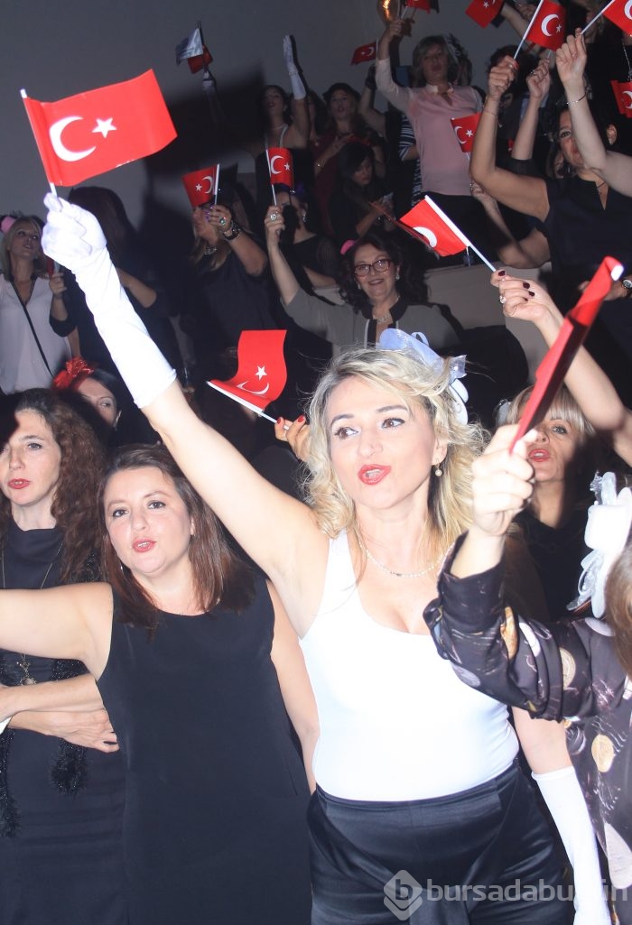 Anneler Derneği'nin renkli Cumhuriyet Kadınları gecesi...
