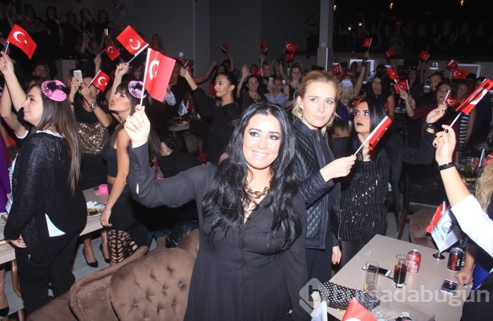 Anneler Derneği'nin renkli Cumhuriyet Kadınları gecesi...