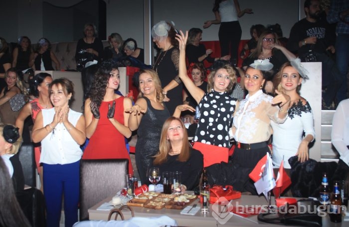 Anneler Derneği'nin renkli Cumhuriyet Kadınları gecesi...