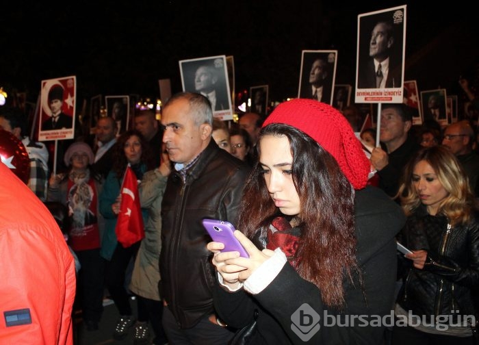 Binlerce Bursalı Nilüfer'de &#8234;'Cumhuriyet Benim'&#8236; dedi!