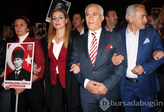 Binlerce Bursalı Nilüfer'de &#8234;'Cumhuriyet Benim'&#8236; dedi!