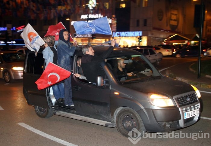 Bursa'da AK Partililer sokaklara döküldü!
