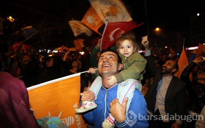 Bursa'da AK Partililer sokaklara döküldü!