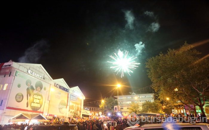 Bursa'da AK Partililer sokaklara döküldü!