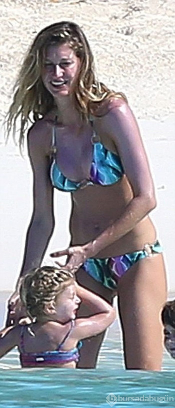 Gisele estetik sonrası paparazzilere yakalandı