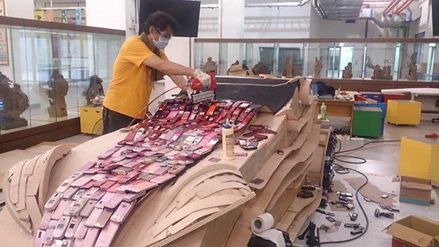 25 bin cep telefon ile otomobil yaptı
