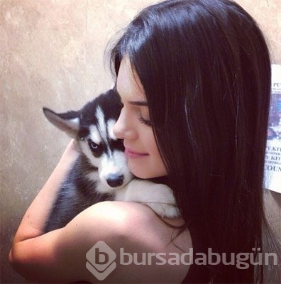 Kendall'dan derin dekolte