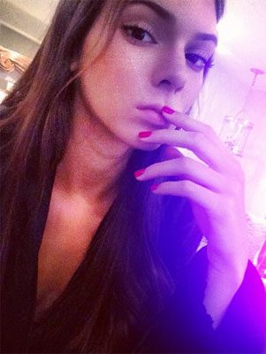 Kendall'dan derin dekolte