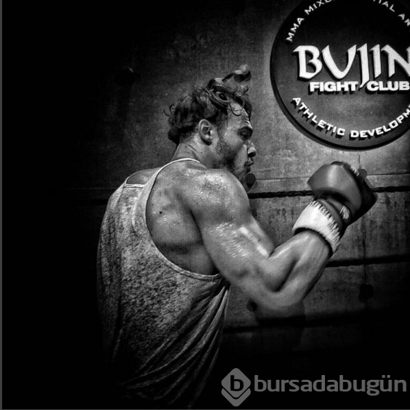 Kerem Bürsin yeni rolüne böyle hazırlanıyor!