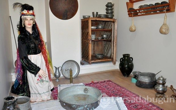 Hurdacının topladığı "eserler" ile kültür evi kuruldu