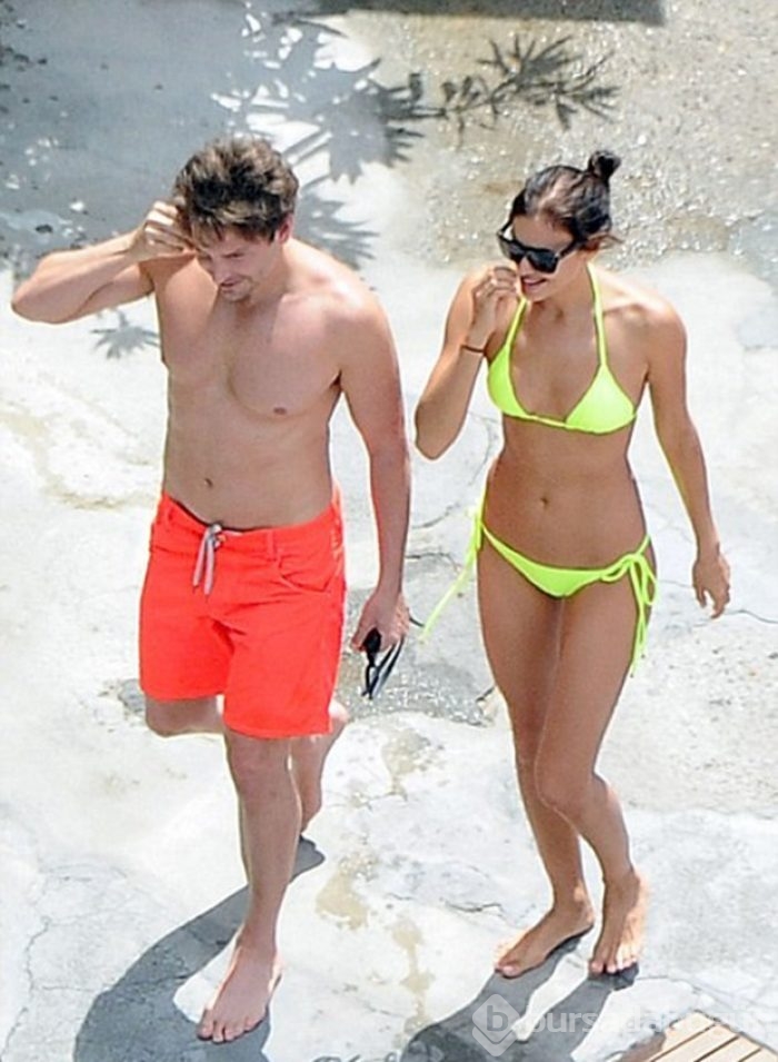 Bradley Cooper ve Irina Shayk tatile doymuyor