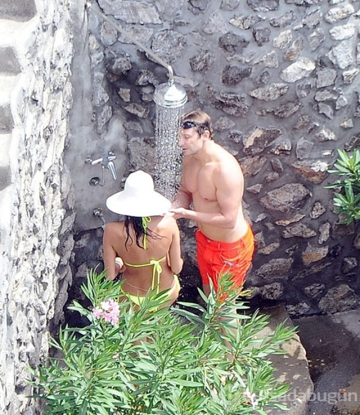 Bradley Cooper ve Irina Shayk tatile doymuyor