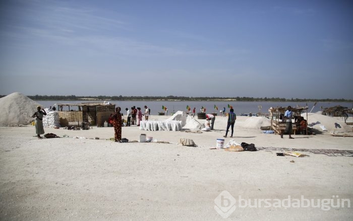Afrikalı kadınlar ekmeğini "tuzdan" çıkarıyor