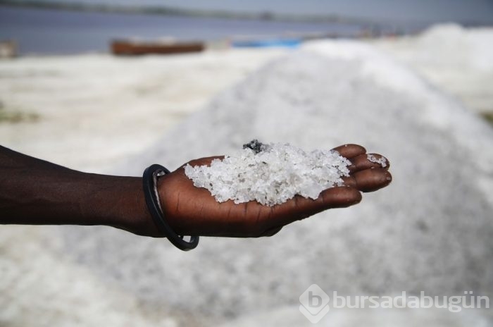 Afrikalı kadınlar ekmeğini "tuzdan" çıkarıyor