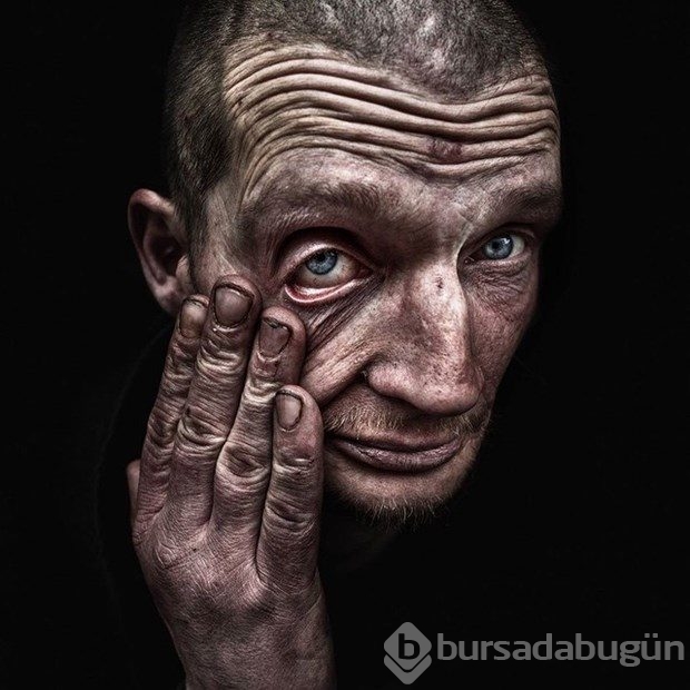 Evsizleri çekmek için onlardan biri oldu