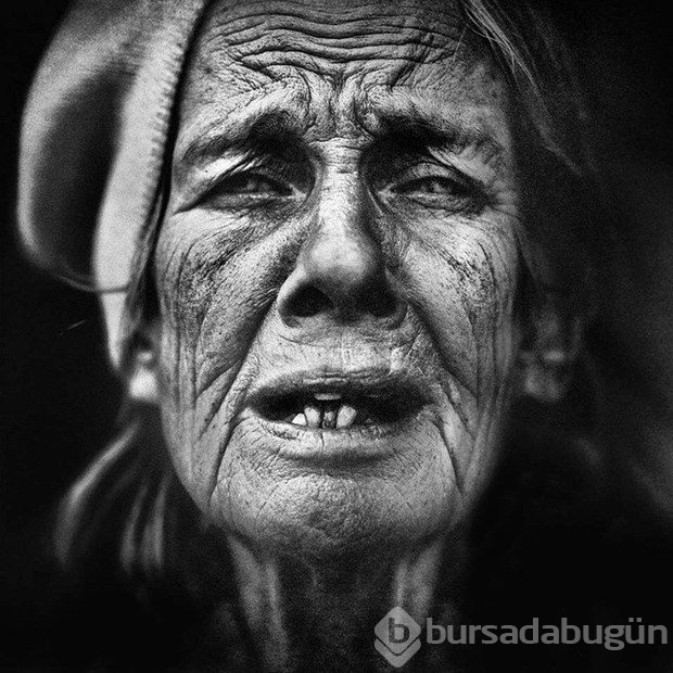 Evsizleri çekmek için onlardan biri oldu