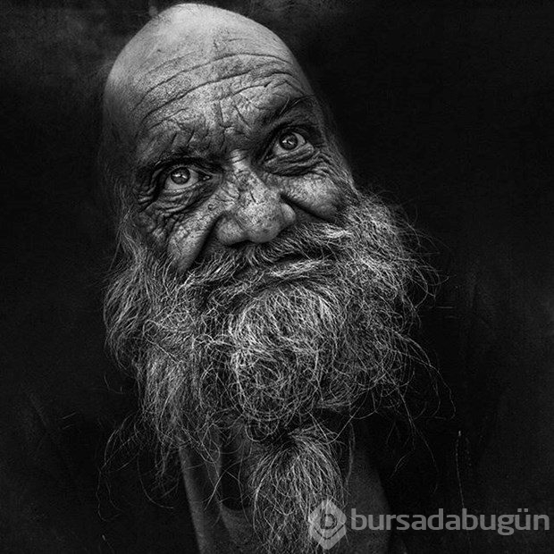 Evsizleri çekmek için onlardan biri oldu