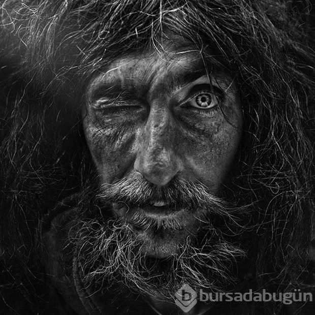Evsizleri çekmek için onlardan biri oldu