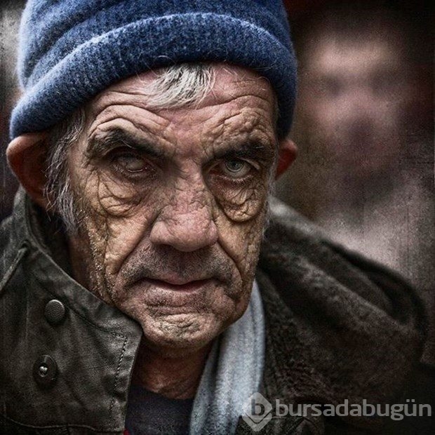 Evsizleri çekmek için onlardan biri oldu