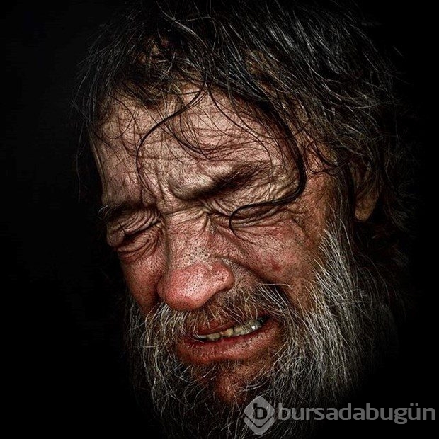 Evsizleri çekmek için onlardan biri oldu