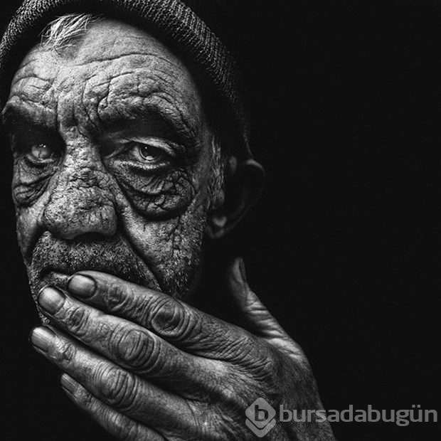 Evsizleri çekmek için onlardan biri oldu