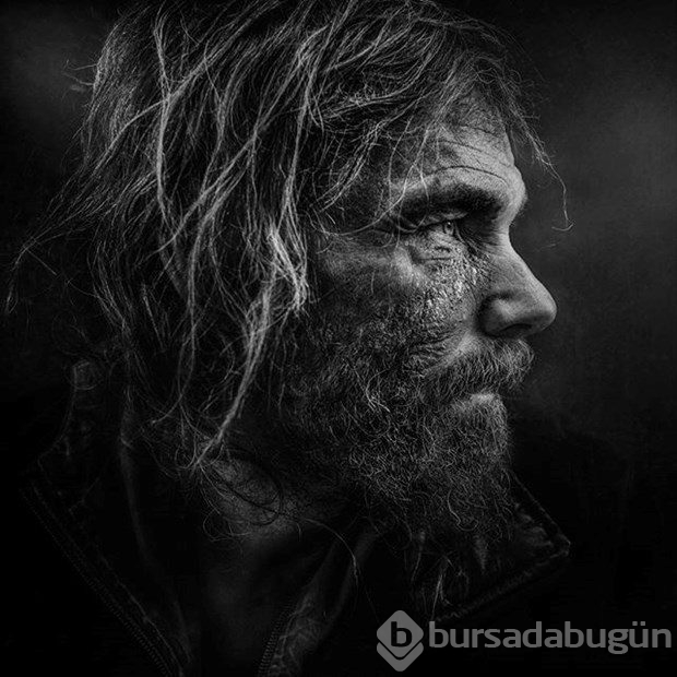 Evsizleri çekmek için onlardan biri oldu